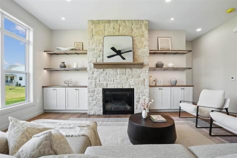 702 Lakeview Court Tiffin IA 52340