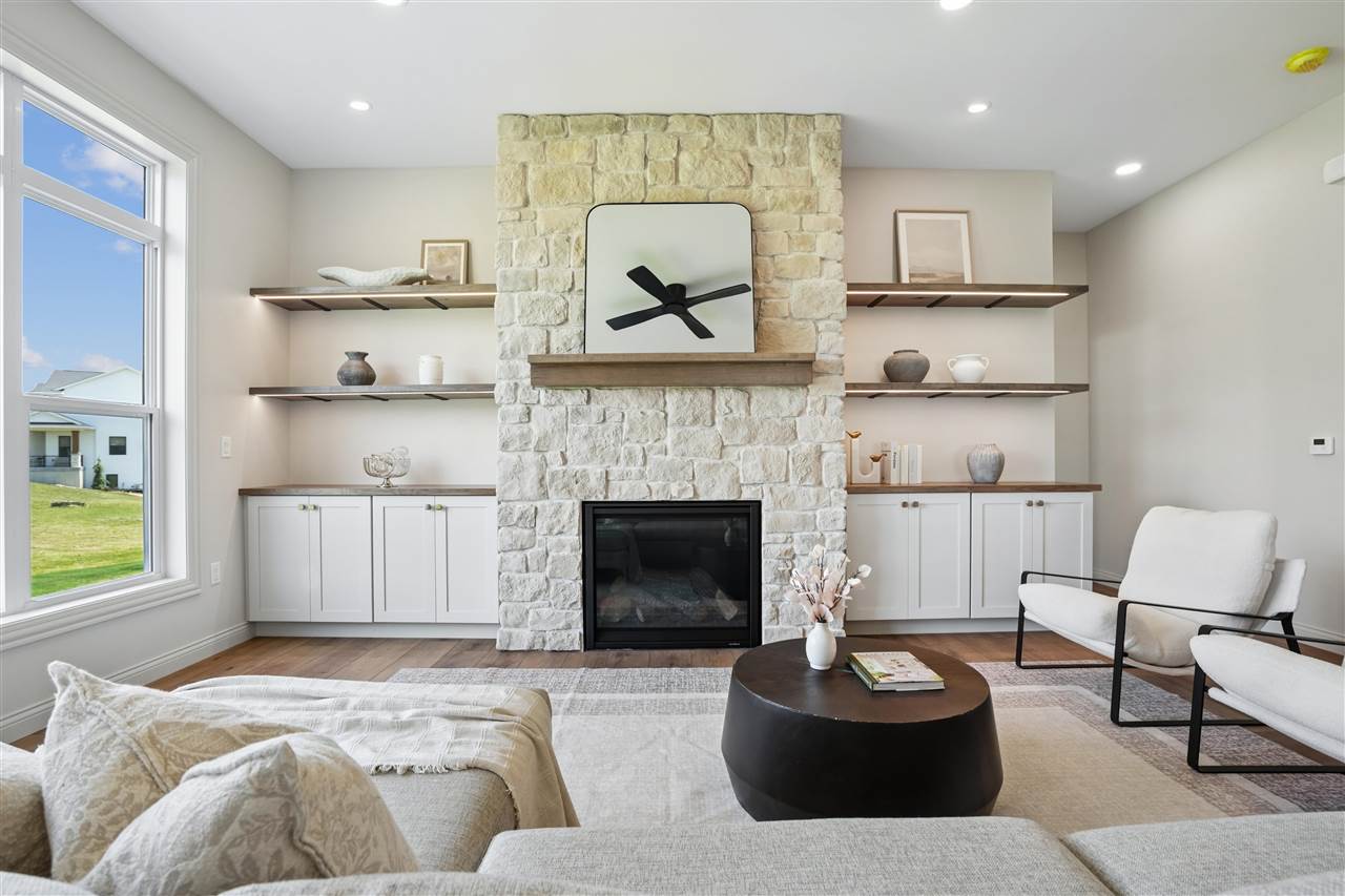 702 Lakeview Court Tiffin IA 52340