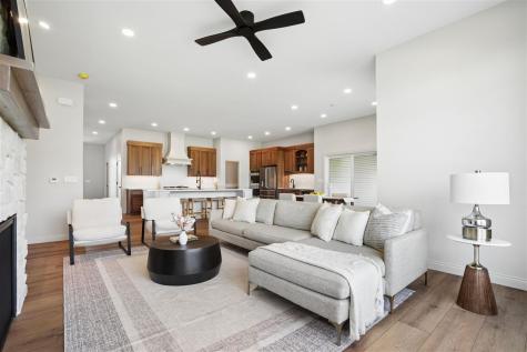 702 Lakeview Court Tiffin IA 52340