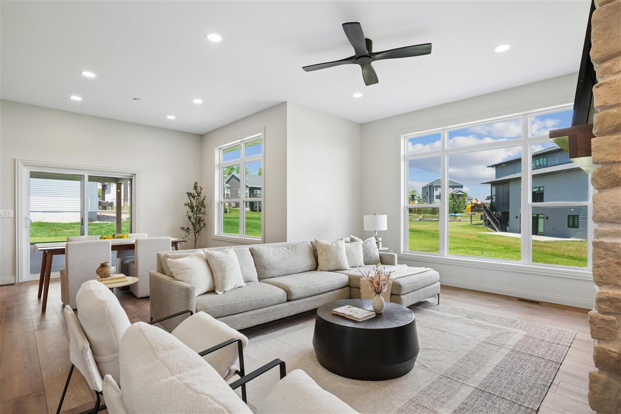 702 Lakeview Court Tiffin IA 52340