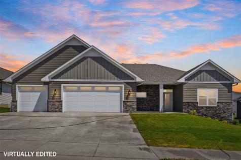 702 Lakeview Court Tiffin IA 52340