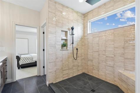 702 Lakeview Court Tiffin IA 52340