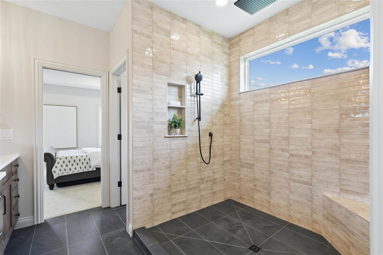 702 Lakeview Court Tiffin IA 52340