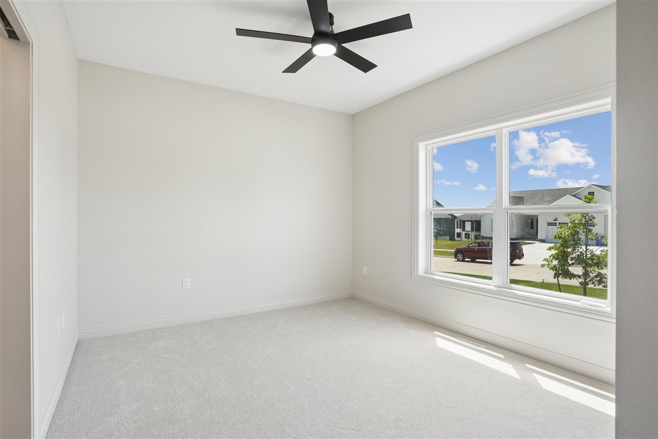 702 Lakeview Court Tiffin IA 52340