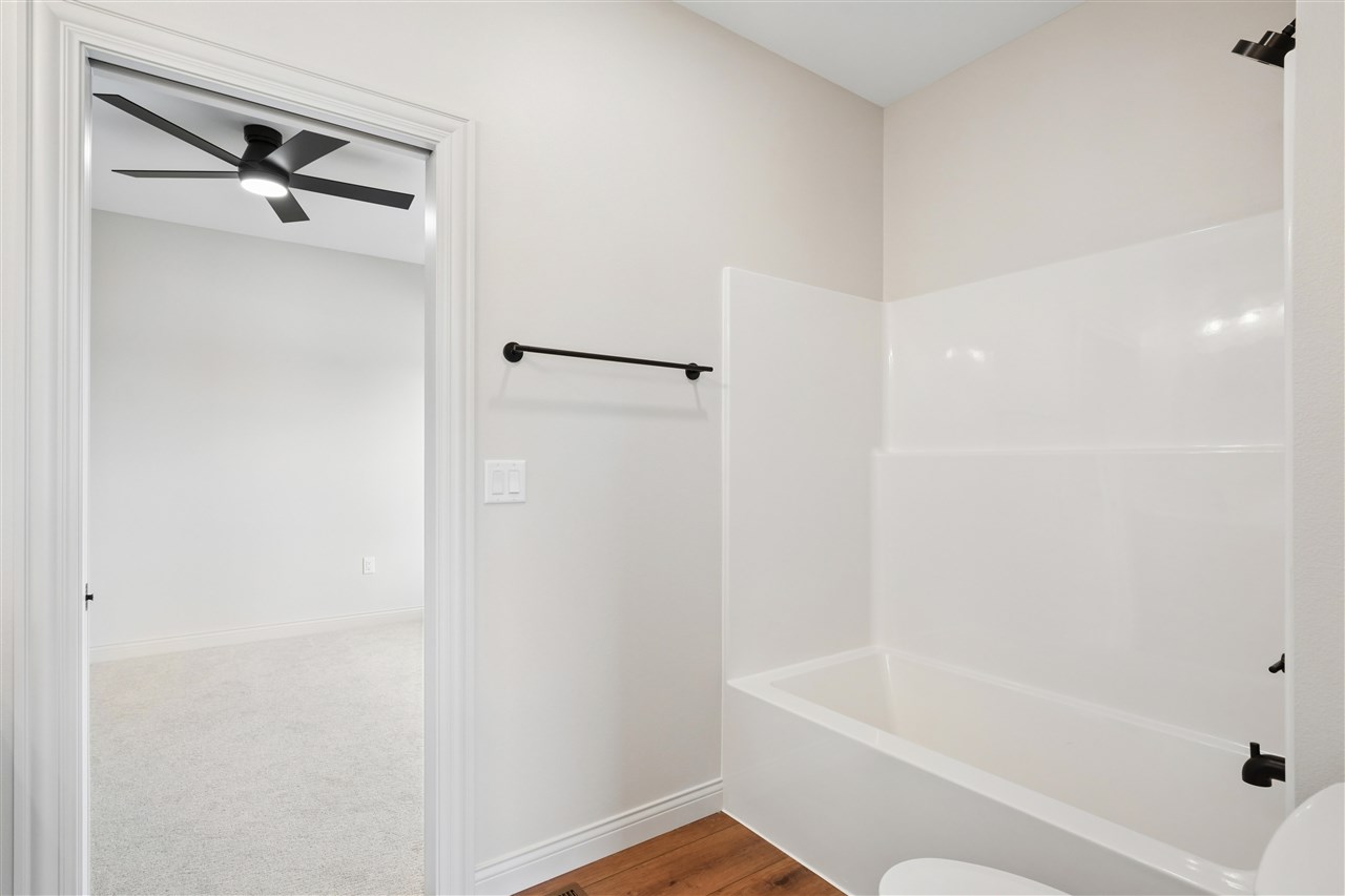 702 Lakeview Court Tiffin IA 52340