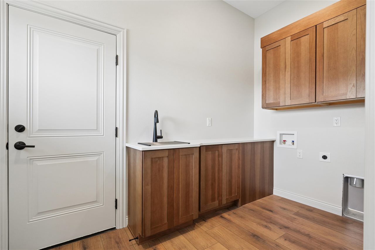 702 Lakeview Court Tiffin IA 52340