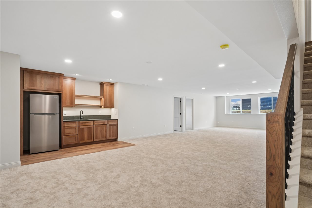 702 Lakeview Court Tiffin IA 52340