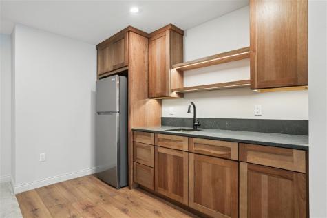 702 Lakeview Court Tiffin IA 52340
