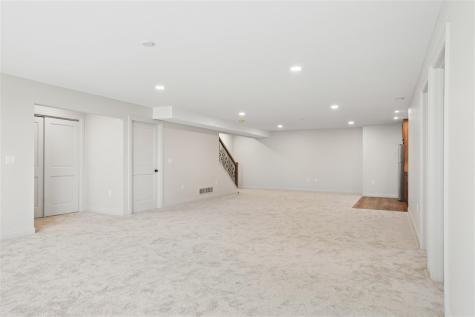 702 Lakeview Court Tiffin IA 52340