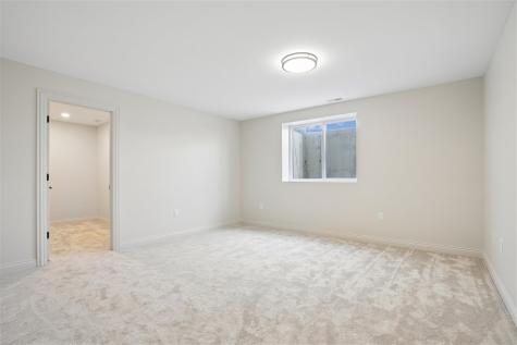 702 Lakeview Court Tiffin IA 52340