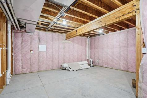 702 Lakeview Court Tiffin IA 52340