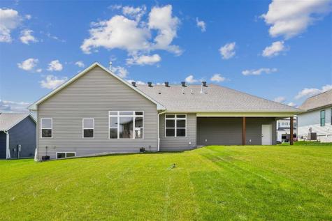 702 Lakeview Court Tiffin IA 52340