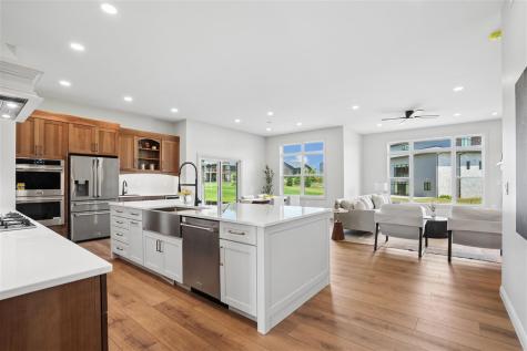 702 Lakeview Court Tiffin IA 52340