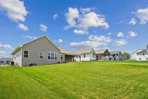 702 Lakeview Court Tiffin IA 52340