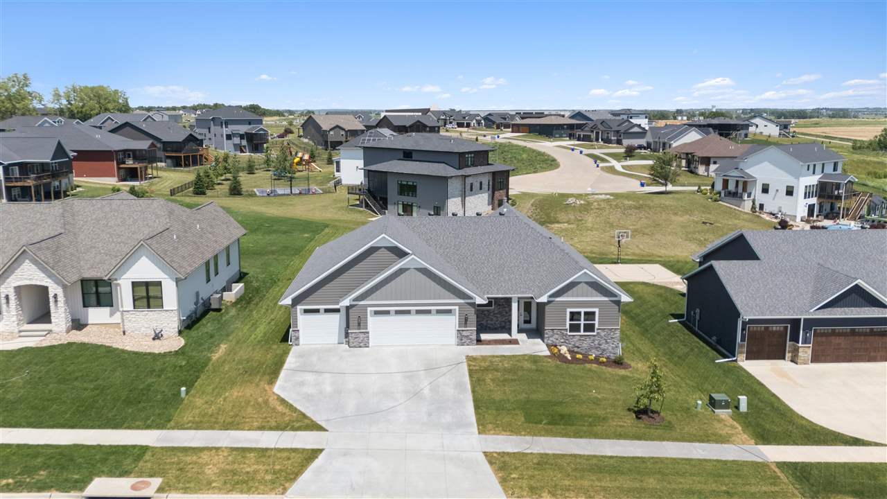 702 Lakeview Court Tiffin IA 52340