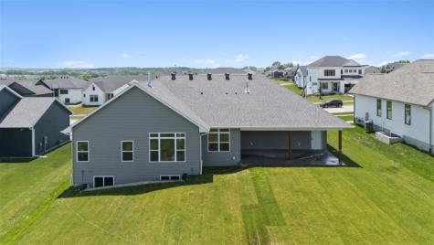 702 Lakeview Court Tiffin IA 52340