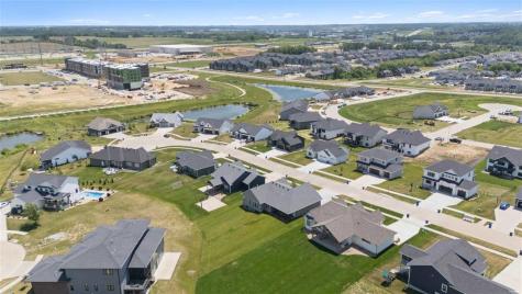 702 Lakeview Court Tiffin IA 52340