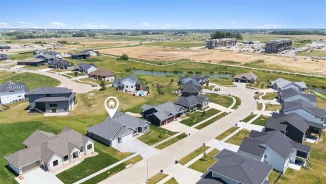 702 Lakeview Court Tiffin IA 52340
