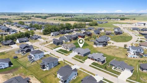 702 Lakeview Court Tiffin IA 52340
