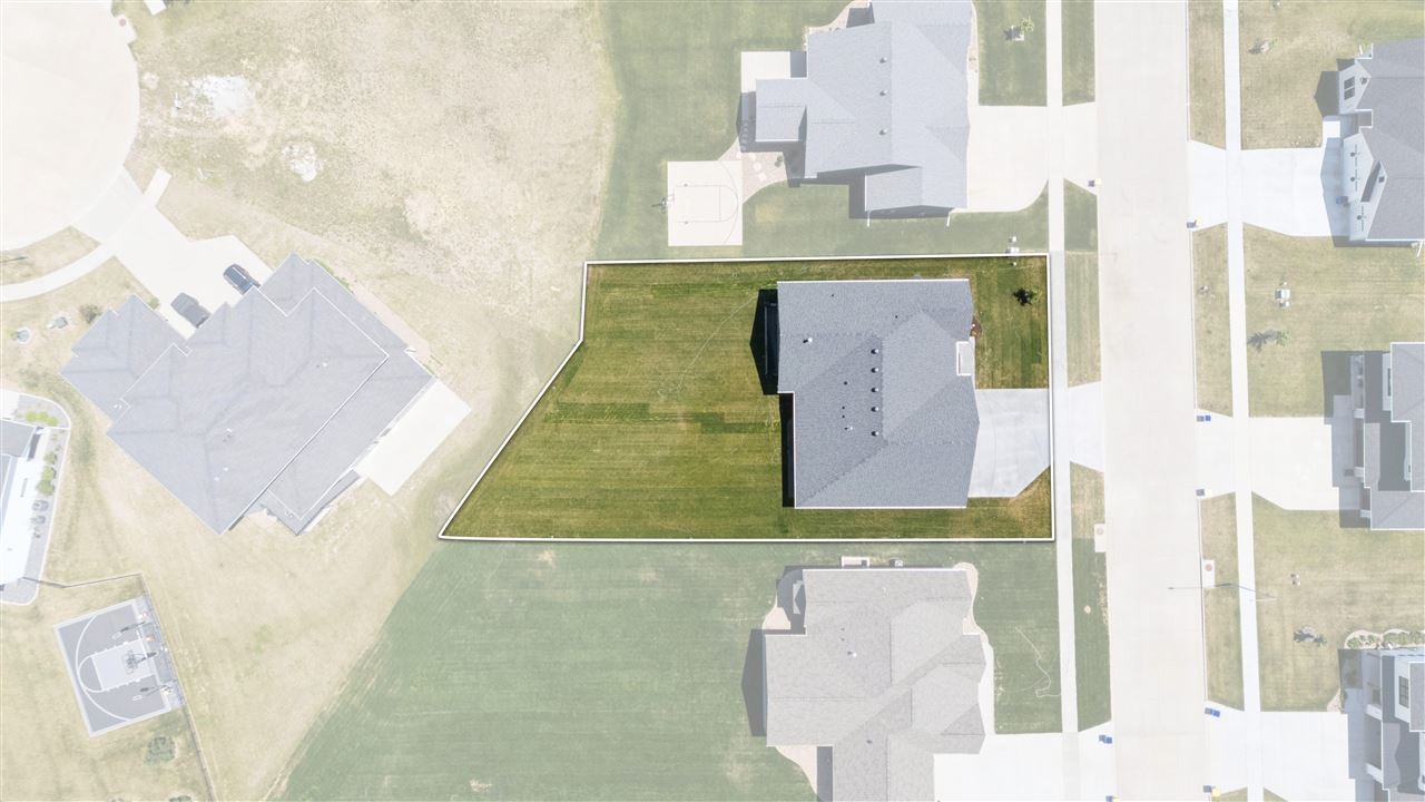 702 Lakeview Court Tiffin IA 52340