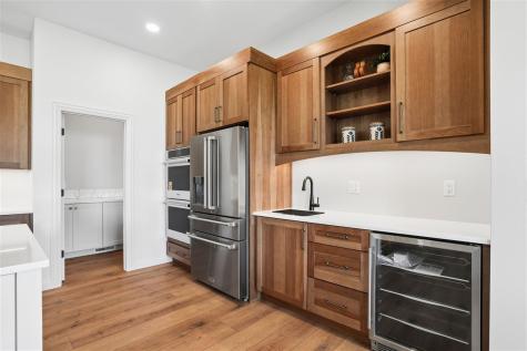 702 Lakeview Court Tiffin IA 52340