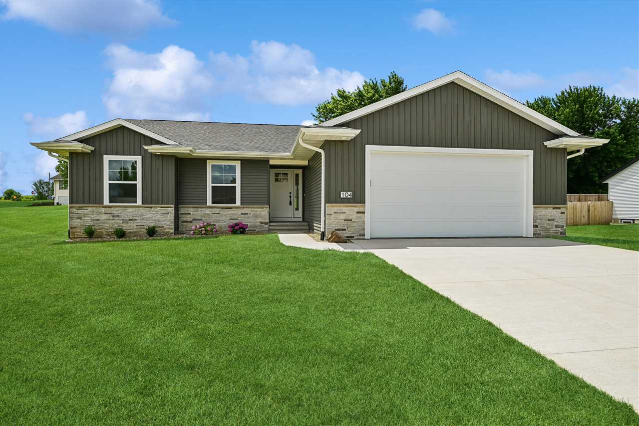 104 5th Ave Court Coggon IA 52218