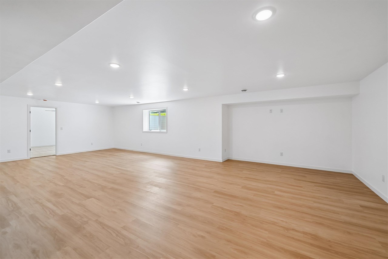 104 5th Ave Court Coggon IA 52218