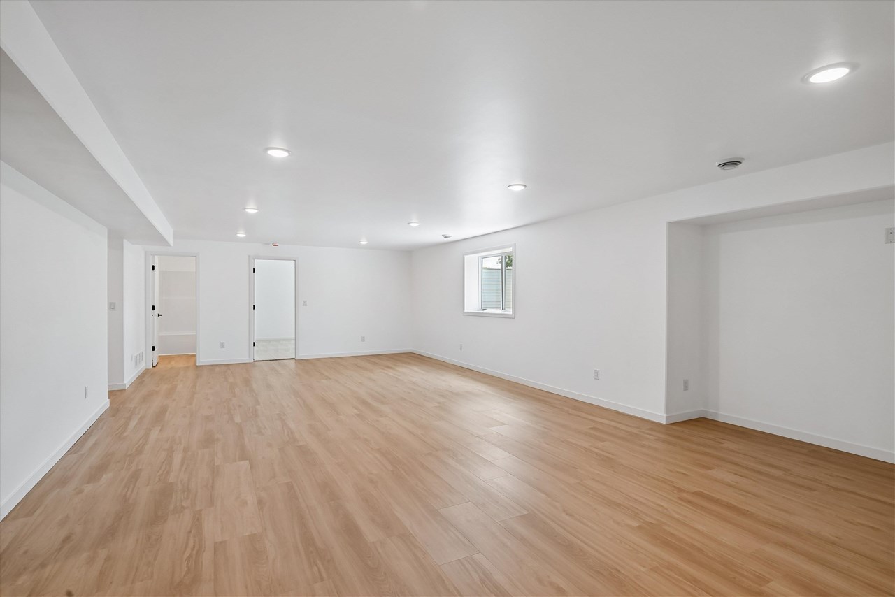 104 5th Ave Court Coggon IA 52218