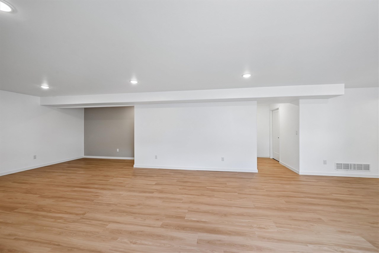 104 5th Ave Court Coggon IA 52218