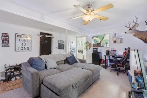 120 N Knisel Street Riverside IA 52327