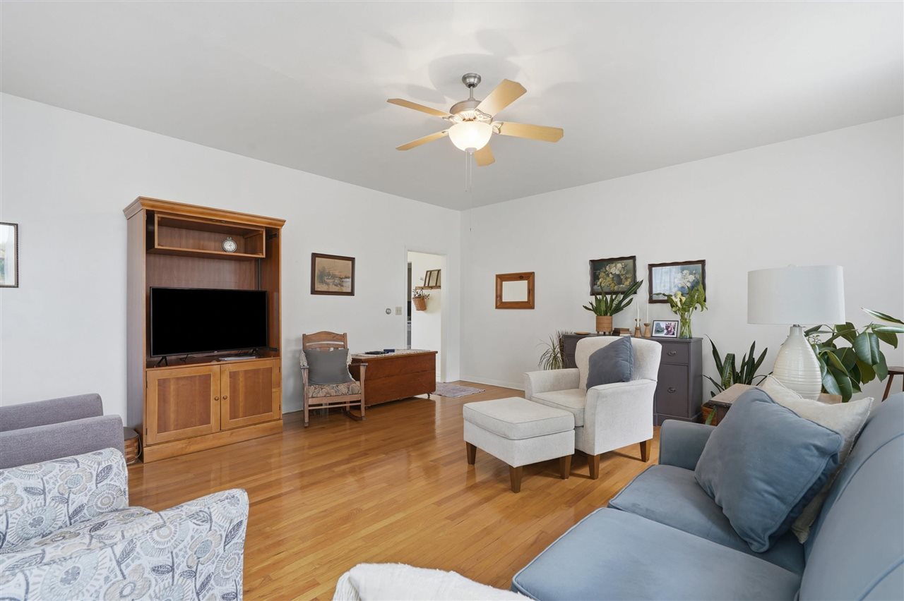 120 N Knisel Street Riverside IA 52327