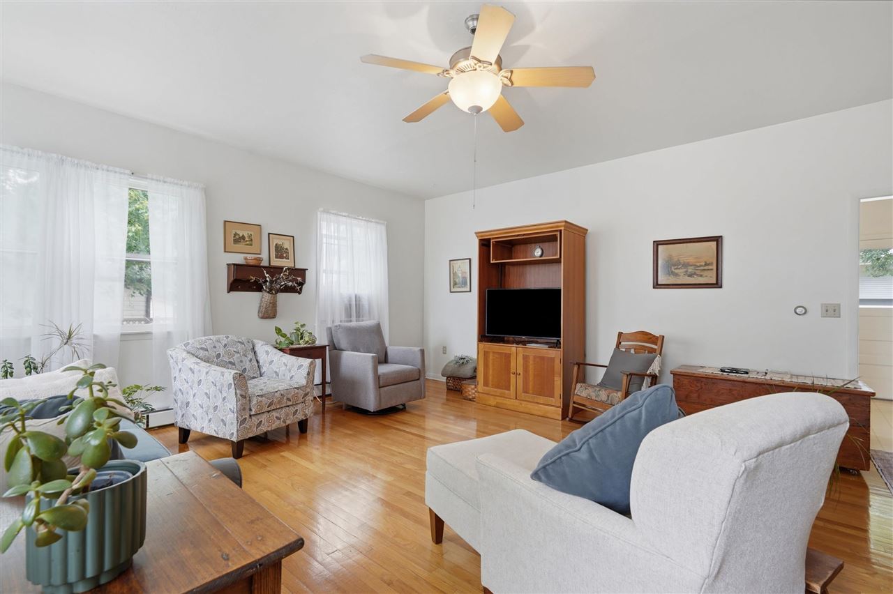 120 N Knisel Street Riverside IA 52327
