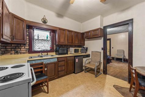 715 SW 1st Street Other IA 50525