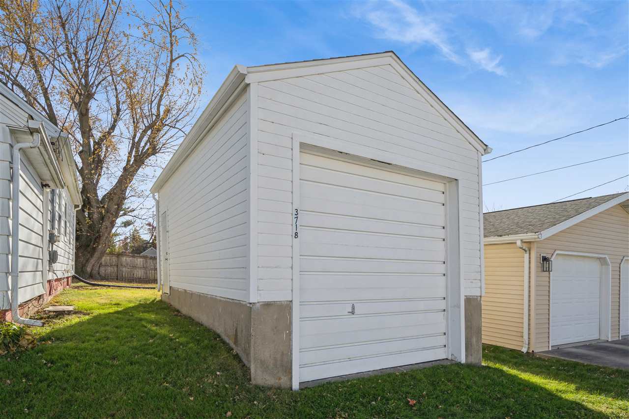 3718 C Avenue NE Cedar Rapids IA 52402