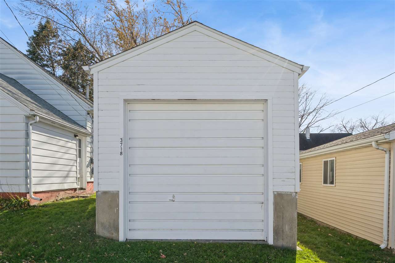3718 C Avenue NE Cedar Rapids IA 52402