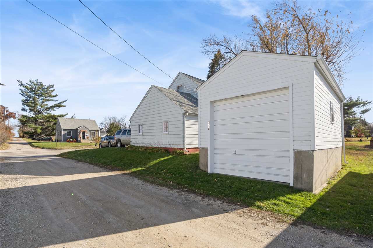 3718 C Avenue NE Cedar Rapids IA 52402