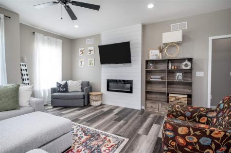 440 Galileo Drive Riverside IA 52327