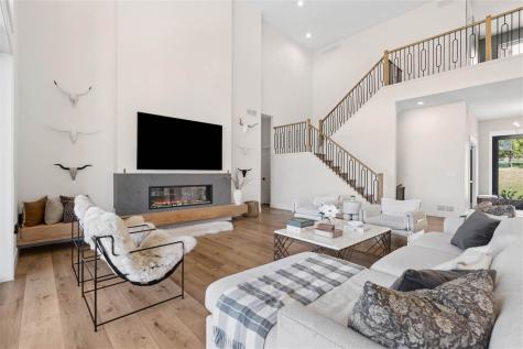 4764 Rapid Creek Road NE Iowa City IA 52245