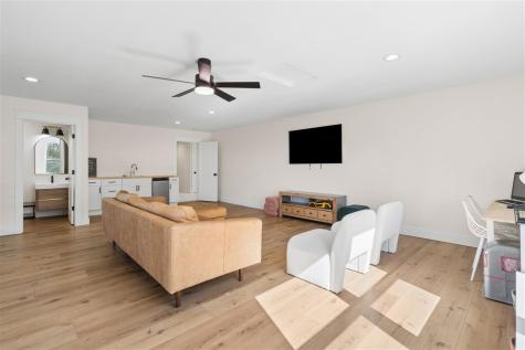 4764 Rapid Creek Road NE Iowa City IA 52245