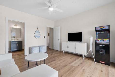 4764 Rapid Creek Road NE Iowa City IA 52245