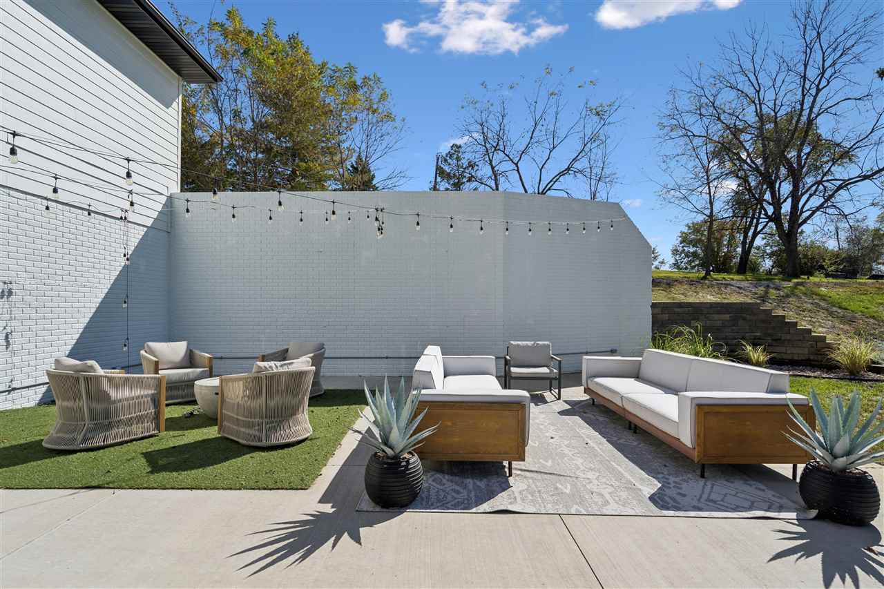 4764 Rapid Creek Road NE Iowa City IA 52245