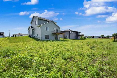 803 Mont Clair Street Solon IA 52333