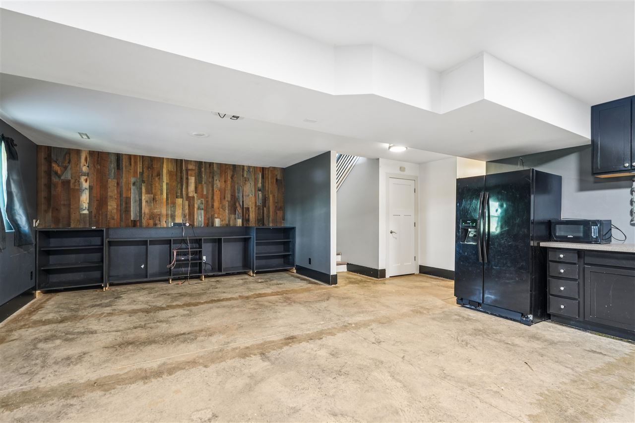 425 3rd Street SW Swisher IA 52338