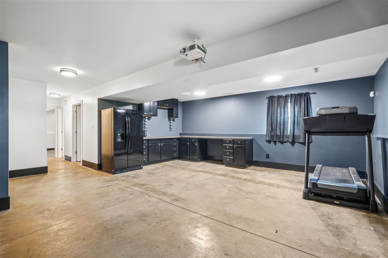 425 3rd Street SW Swisher IA 52338
