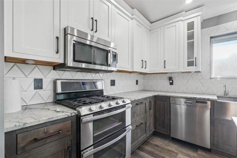 425 3rd Street SW Swisher IA 52338