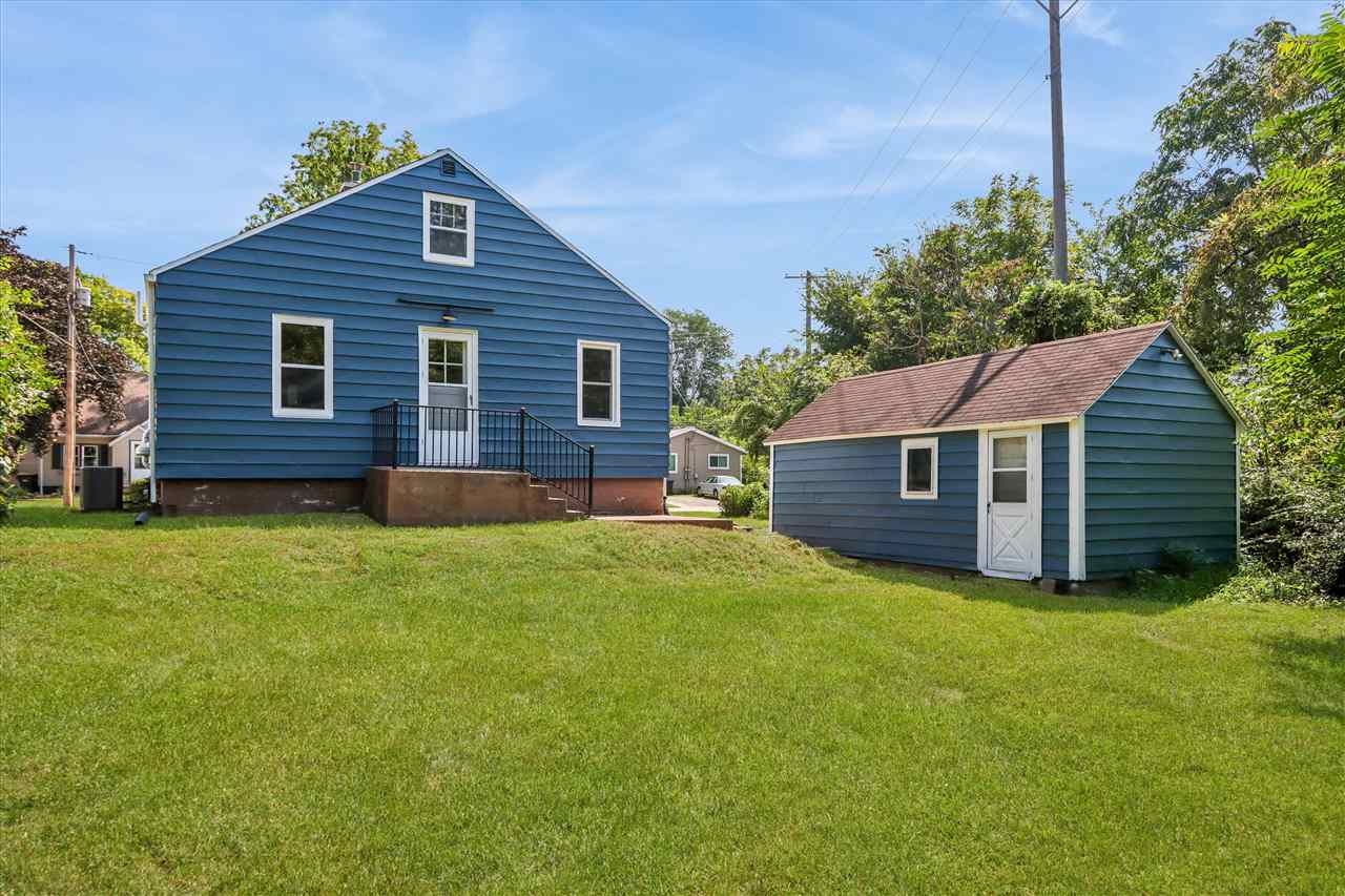 925 Dearborn Street Iowa City IA 52240