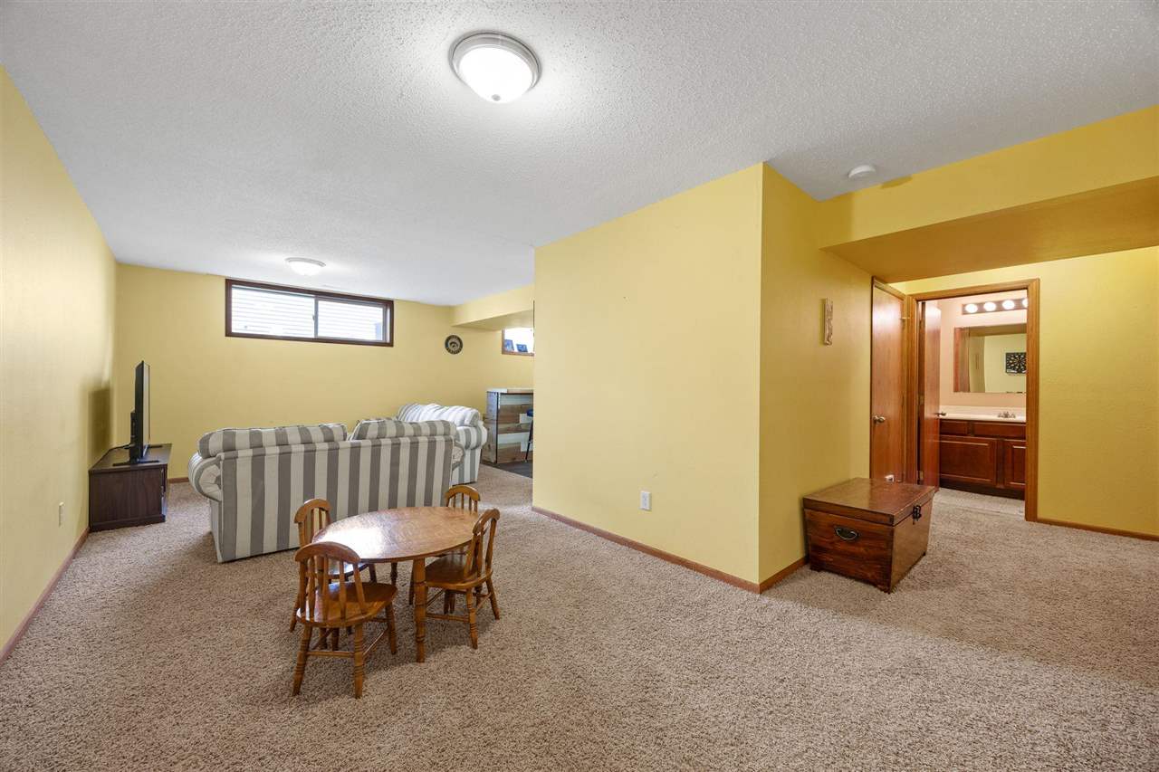 1515 Fox Trail Drive NE Cedar Rapids IA 52402