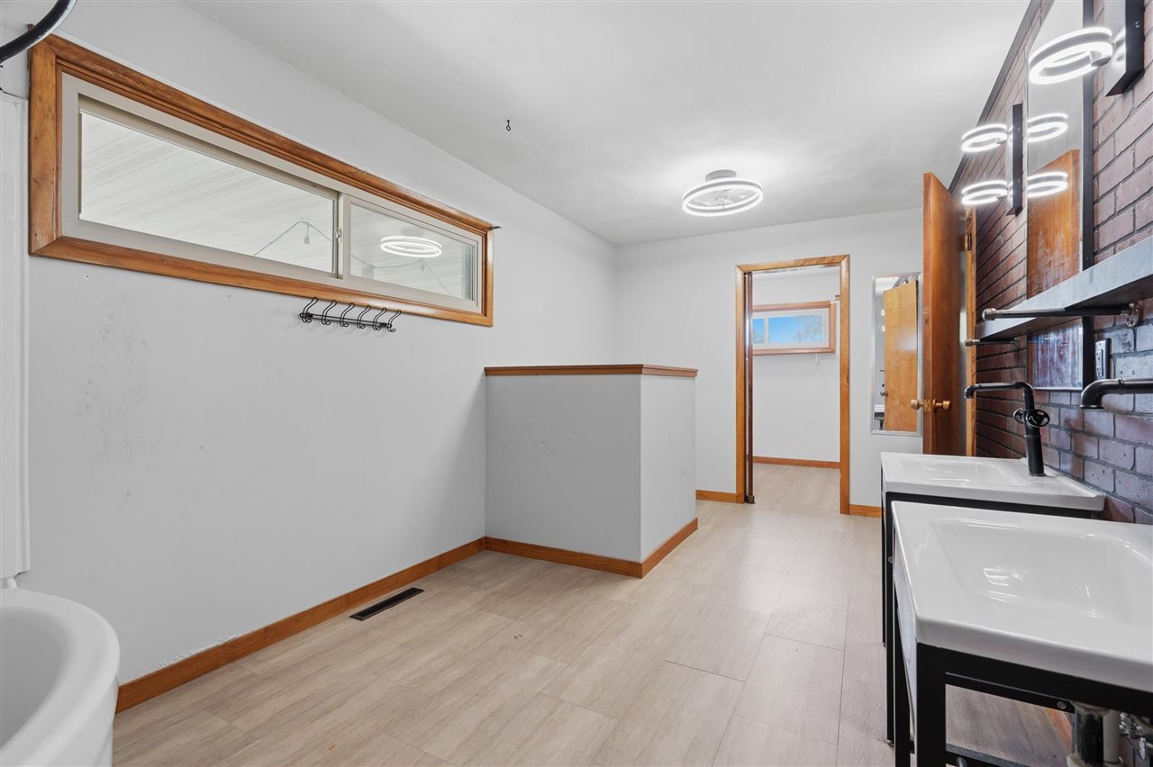 110 E Washington Street North English IA 52316