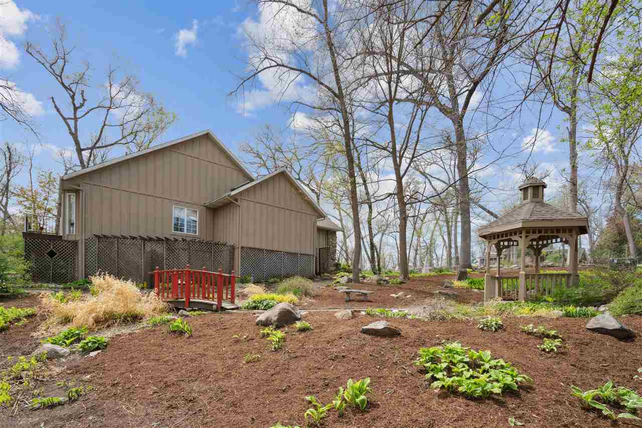 525 Indian Road SE Cedar Rapids IA 52403