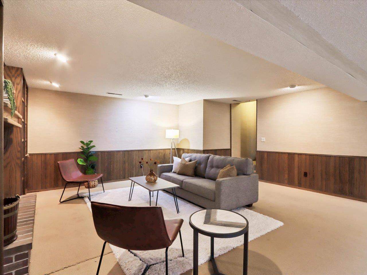 2365 Cae Drive Iowa City IA 52246